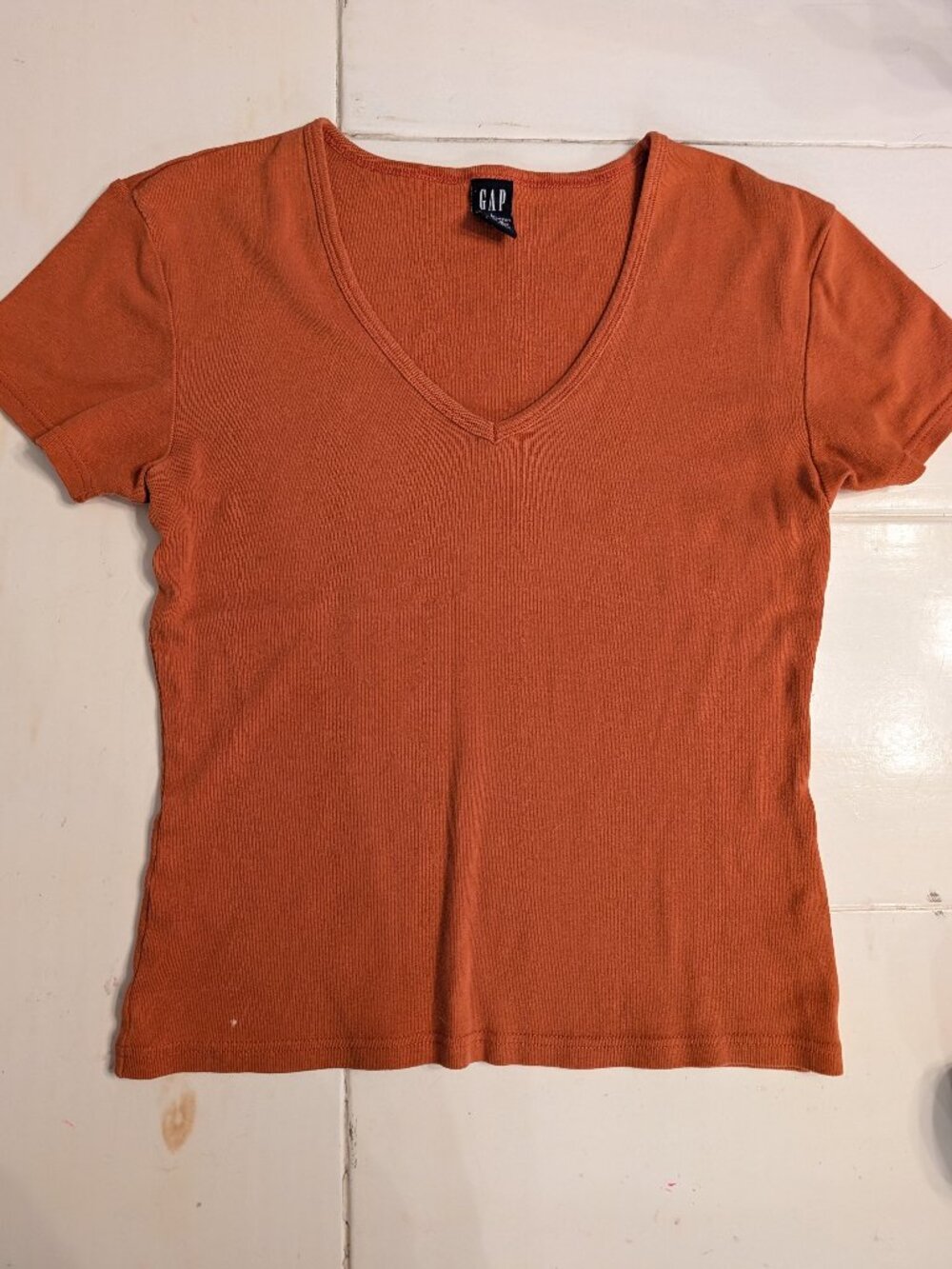 VTG 2000 Gap V-Neck T-Shirt Y2K Orange 100% Cotton Sz M Short Tee Top Fall